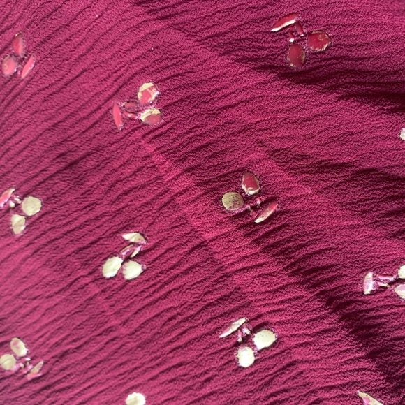 #20 Gorgeous deep red crinkle fabric with gold cherries wrap top.  Size 12 - Picture 5 of 5